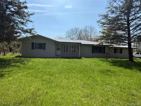 11779 Dunn Rd, Memphis, MI 48041
