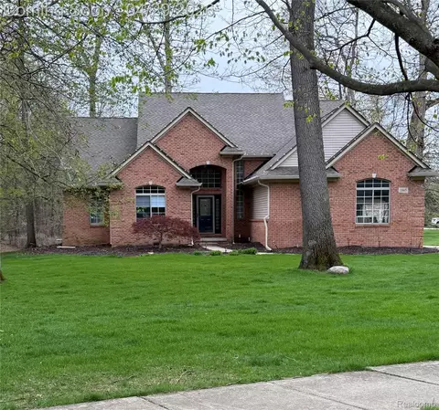 1865 Elkridge Cir, Highland, MI 48356