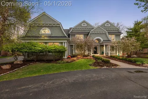 30405 Stonegate Dr, Franklin, MI 48025