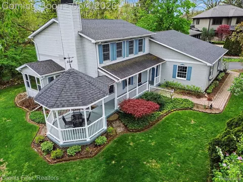 259 Wing Ct, Northville, MI 48167