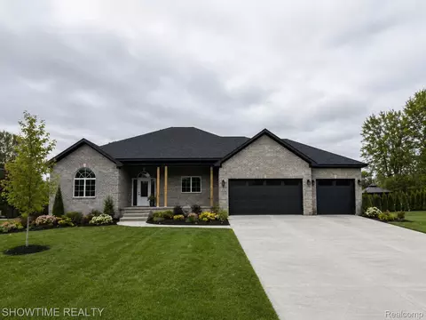 68125 Lake Angela Dr, Richmond, MI 48062