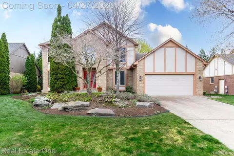 1421 Burhaven Dr, Rochester Hills, MI 48306