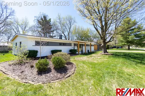 1540 Beverly Blvd, Walled Lake, MI 48390