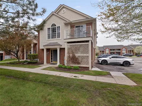 1834 Flagstone Cir #37, Rochester, MI 48307