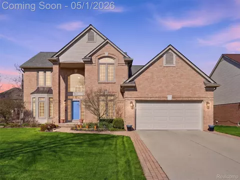 4265 Renee Dr, Troy, MI 48085