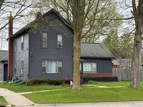 1138 W Oregon St, Lapeer, MI 48446