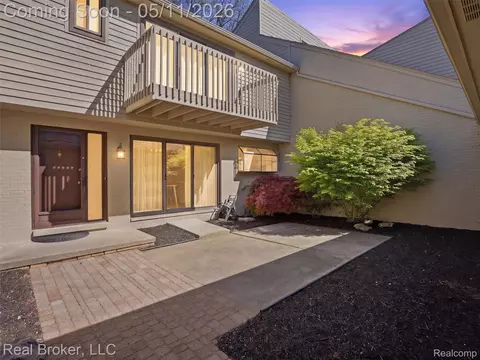42115 Edward Dr, Clinton Township, MI 48038