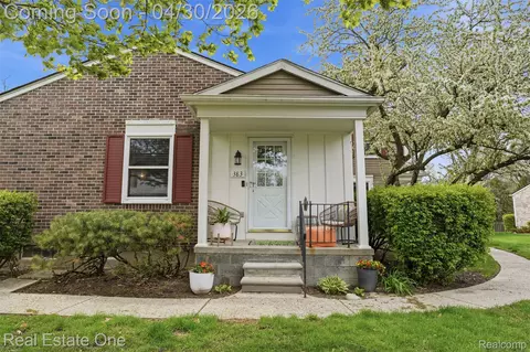 383 Neptune Dr, Walled Lake, MI 48390