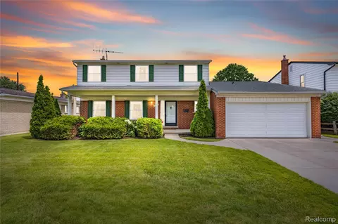 11836 Canterbury Dr, Warren, MI 48093