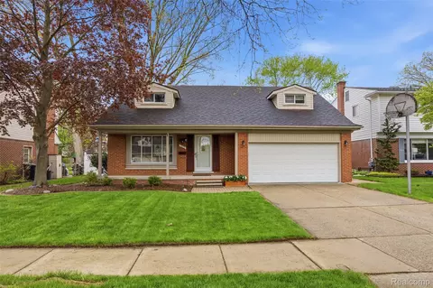 30515 Jeanine St, Livonia, MI 48152