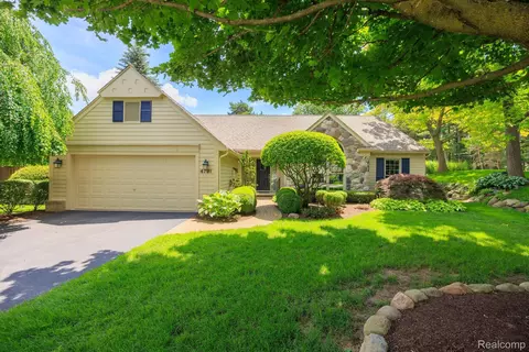4791 Roundtree Dr #1, Genoa, MI 48116