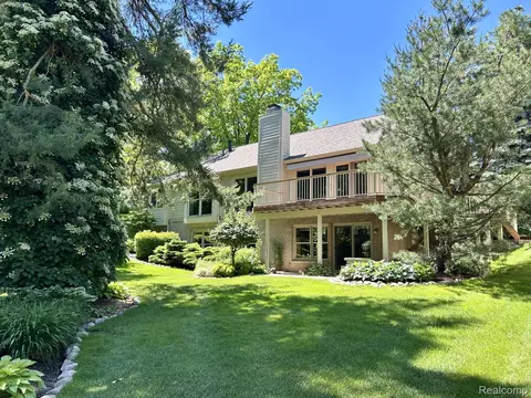4791 Roundtree Dr #1, Genoa, MI 48116