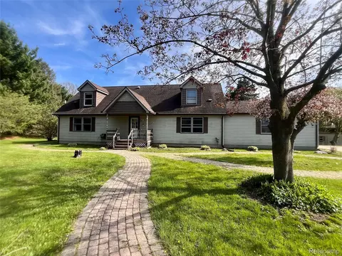6126 Green Ct, Dexter, MI 48118