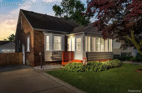 1009 Harvard Rd, Berkley, MI 48072