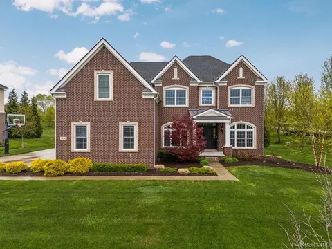 24288 Nepavine Dr, Novi, MI 48374