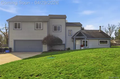 3357 Giddings Blvd, Highland, MI 48356