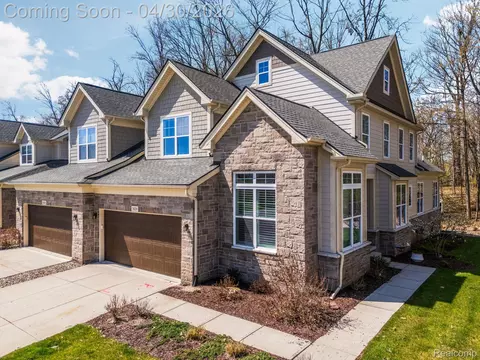 3020 N Spurway Dr, Ann Arbor, MI 48105