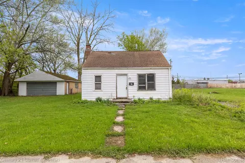 8070 Westpoint St, Taylor, MI 48180