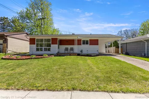 2269 S Circle Dr, Ann Arbor, MI 48103