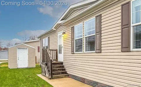 6267 Imperial Dr, Tyrone, MI 48430