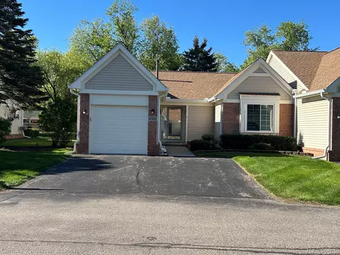 37257 Amhurst Dr #28, Westland, MI 48185