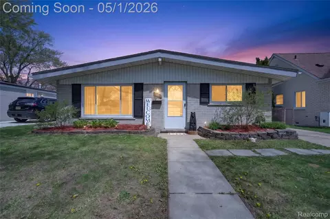 22813 Detour St, Saint Clair Shores, MI 48082
