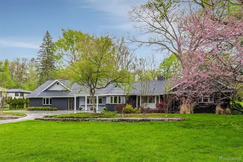 30360 Kincardine Rd, Franklin, MI 48025