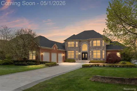 10751 Stoney Point Dr, Green Oak, MI 48178