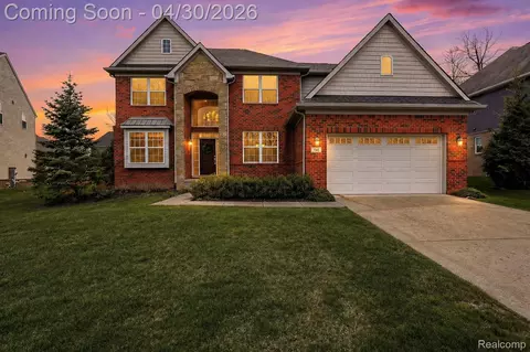 236 Cuyahoga Ct, South Lyon, MI 48178