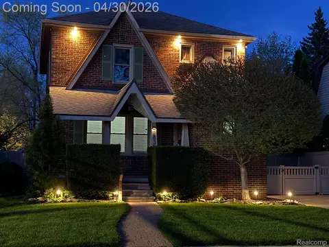 2835 Parkwood St, Trenton, MI 48183