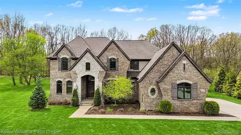 8135 Pine Knob Meadows Dr, Village Of Clarkston, MI 48348