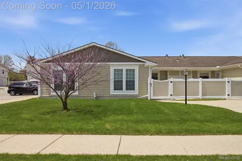 39826 Village Wood Cir, Novi, MI 48375