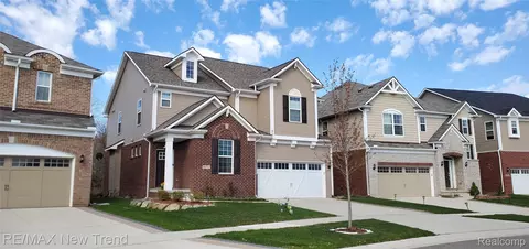 49717 Hartwick Dr, Novi, MI 48374