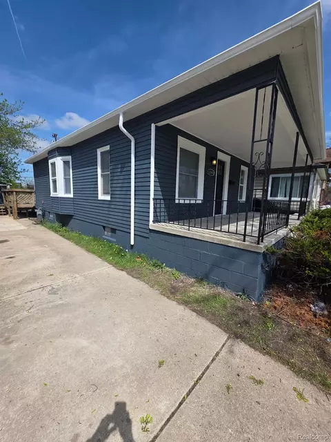 2144 4th St, Trenton, MI 48183