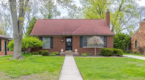 16950 Locherbie Ave, Beverly Hills, MI 48025