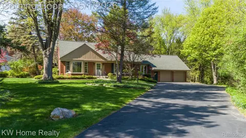 32430 Dohany Dr, Farmington Hills, MI 48336