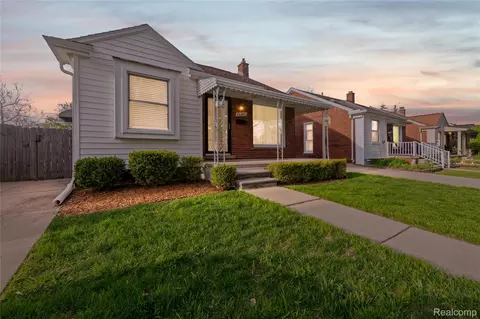13261 Ward St, Southgate, MI 48195
