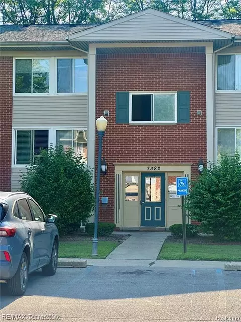 7382 Central St #2, Westland, MI 48185