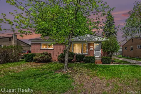 32304 Wisconsin St, Livonia, MI 48150