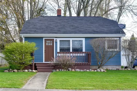 6530 Ellsworth St, Marlette, MI 48453