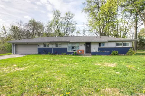 5367 Cambourne Pl, West Bloomfield, MI 48322