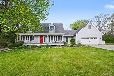 5600 Chestnut Hill Dr, Independence, MI 48346