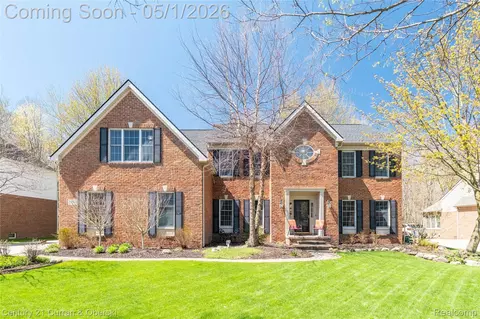 25599 Hillsdale Dr, Novi, MI 48374