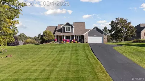 6153 Rosewood Pkwy, White Lake, MI 48383
