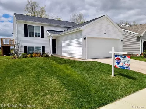 2869 W Sycamore River Dr, Handy, MI 48836