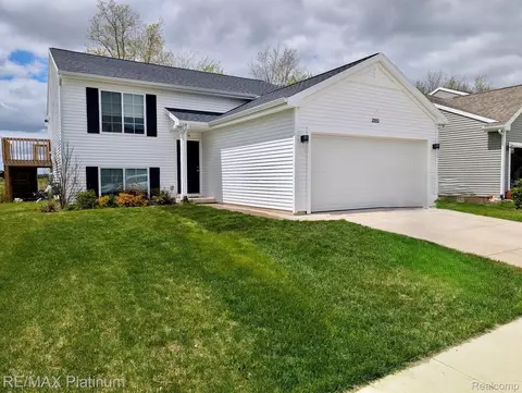 2869 W Sycamore River Dr, Handy, MI 48836