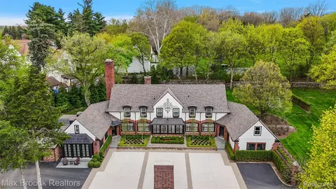 1583 Clarendon Rd, Bloomfield Hills, MI 48302