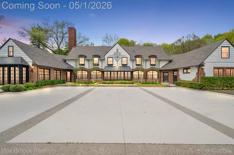 1583 Clarendon Rd, Bloomfield Hills, MI 48302