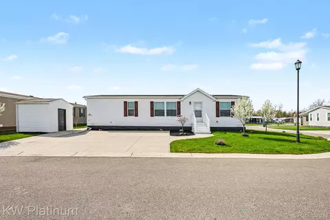 57512 Mill Point Rd, Lenox, MI 48048