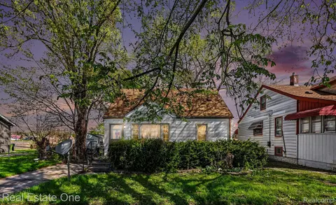 20059 Ellis St, Roseville, MI 48066